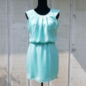CITY TRIANGLES DRESS SIZE MEDIUM